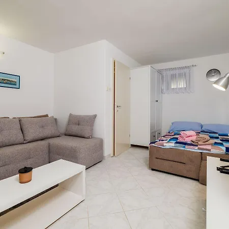 Helles Studio-apartment Nur 350 Meter Zum Mit Grill, Privatparkplatz, Liege *