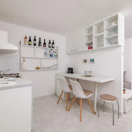 Helles Studio-apartment Nur 350 Meter Zum Mit Grill, Privatparkplatz, Liege * 드라말리