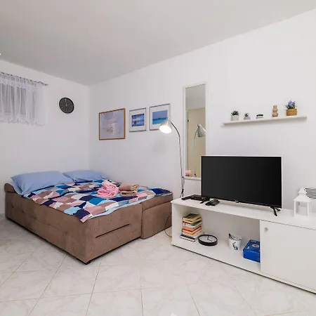 Helles Studio-apartment Nur 350 Meter Zum Mit Grill, Privatparkplatz, Liege 드라말리