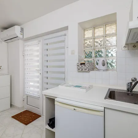Helles Studio-apartment Nur 350 Meter Zum Mit Grill, Privatparkplatz, Liege