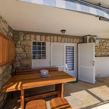 Helles Studio-apartment Nur 350 Meter Zum Mit Grill, Privatparkplatz, Liege 아파트 드라말리