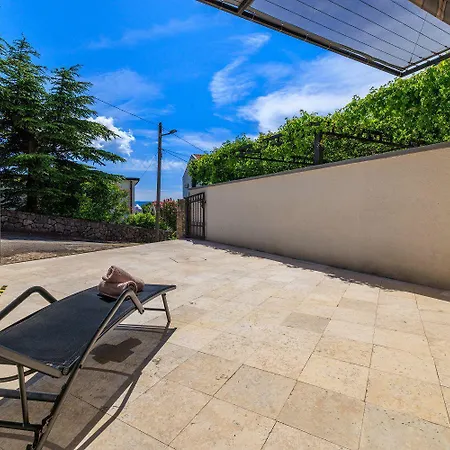 Helles Studio-apartment Nur 350 Meter Zum Mit Grill, Privatparkplatz, Liege דירה *