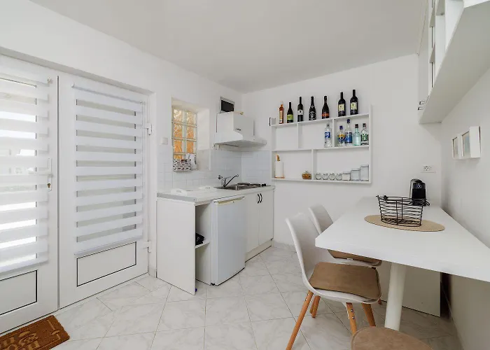 Helles Studio-apartment Nur 350 Meter Zum Mit Grill, Privatparkplatz, Liege