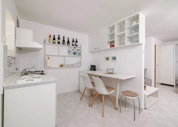 Helles Studio-apartment Nur 350 Meter Zum Mit Grill, Privatparkplatz, Liege * 德拉马利